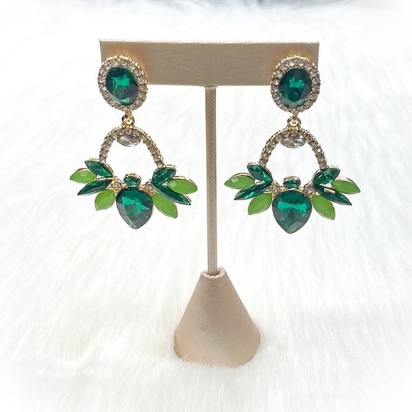 💕Beautiful Green Rhinestone Fashion Earrings💕 - Picture 2 of 8